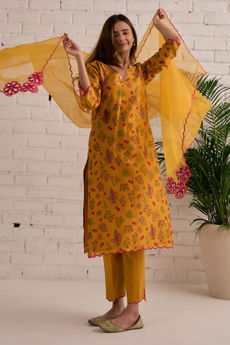Bhawna Sethi_Yellow Organza, Chanderi, Cotton, Silk Cut Floral Print Cutwork And Kurta Set _Online_at_Aza_Fashions