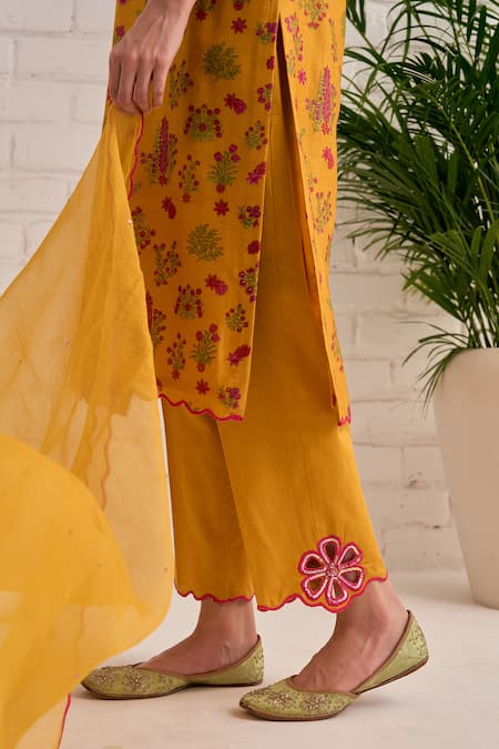 Buy_Bhawna Sethi_Yellow Organza, Chanderi, Cotton, Silk Cut Floral Print Cutwork And Kurta Set 