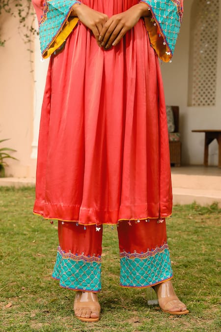 Buy Bhawna Sethi Coral Satin, Organza, Georgette Beads, Embroidery Plunge Neck Kurta Set Buy_Bhawna Sethi_Coral Satin, Organza, Georgette Beads, Embroidery Plunge Neck Kurta Set