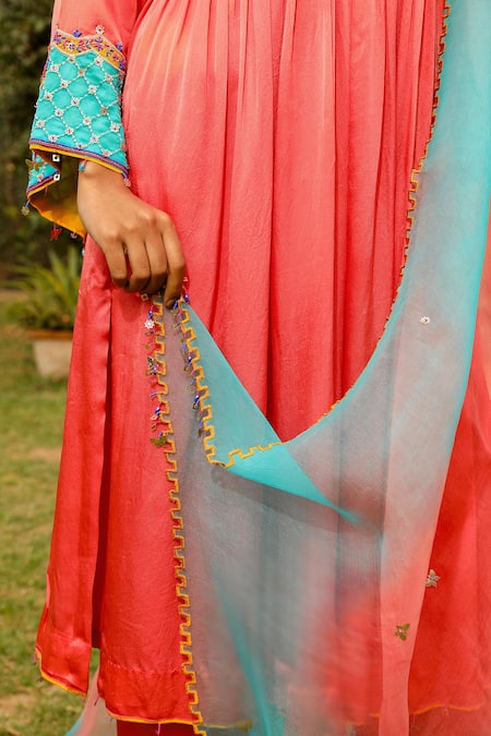 Shop Bhawna Sethi Coral Satin, Organza, Georgette Beads, Embroidery Plunge Neck Kurta Set Shop_Bhawna Sethi_Coral Satin, Organza, Georgette Beads, Embroidery Plunge Neck Kurta Set