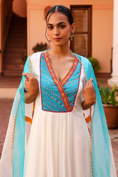 Bhawna Sethi Off White Satin, Georgette, Organza Beads, Cut Work, Snow Hand Kurta Set Online at Aza Fashions Bhawna Sethi_Off White Satin, Georgette, Organza Beads, Cut Work, Snow Hand Kurta Set _Online_at_Aza_Fashions