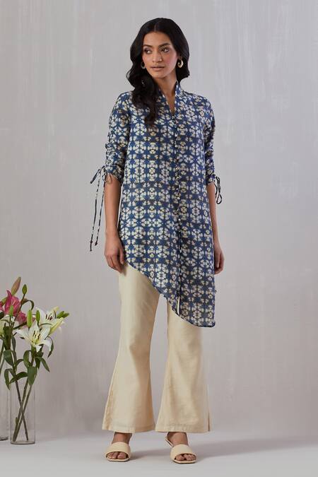 Grass & Sunshine_Blue Chanderi Shawl Neck Tie-dye Print Asymmetric Kurta And Pant Set _Online_at_Aza_Fashions