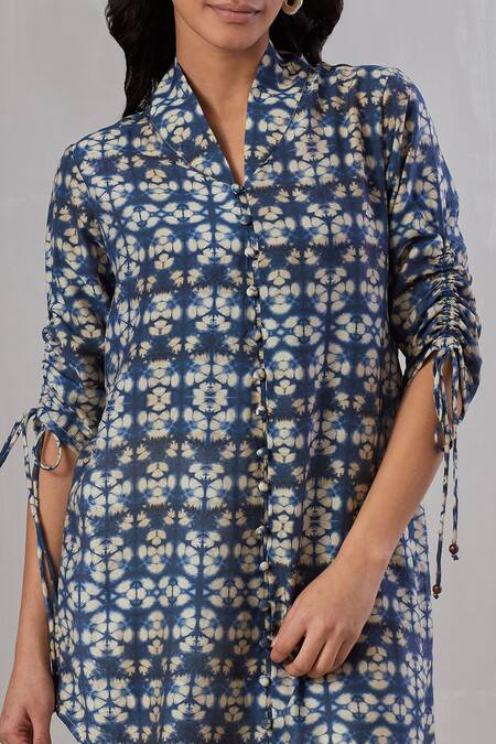 Buy_Grass & Sunshine_Blue Chanderi Shawl Neck Tie-dye Print Asymmetric Kurta And Pant Set _Online_at_Aza_Fashions