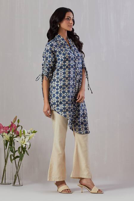 Grass & Sunshine_Blue Chanderi Shawl Neck Tie-dye Print Asymmetric Kurta And Pant Set _at_Aza_Fashions