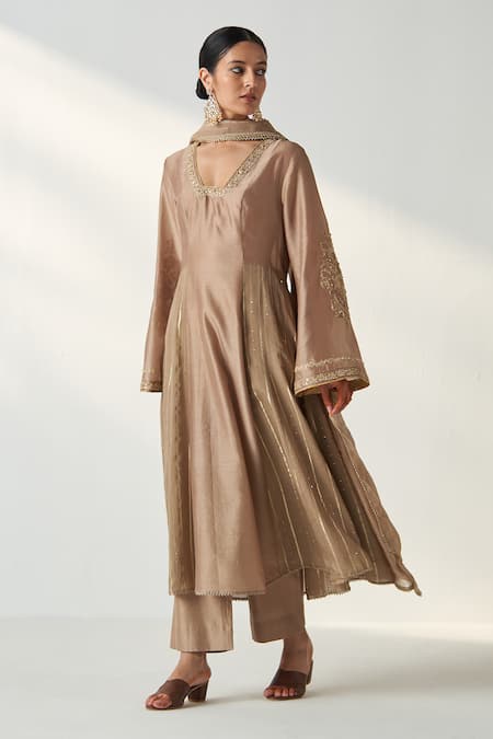 Buy_Studio Bagechaa_Brown Chanderi, Cotton Sequins, Gota Patti Palak Embroidered Anarkali Pant Set 