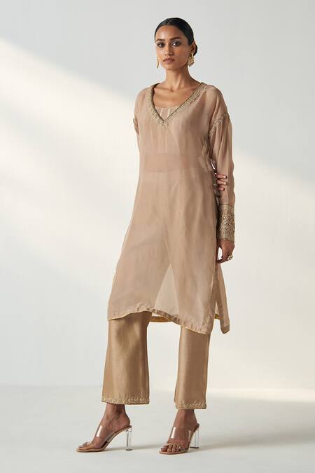 Studio Bagechaa Brown Organza, Chanderi, Cotton Embroidery, Pakhi Bloom Neckline Kurta Pant Set Online at Aza Fashions Studio Bagechaa_Brown Organza, Chanderi, Cotton Embroidery, Pakhi Bloom Neckline Kurta Pant Set _Online_at_Aza_Fashions