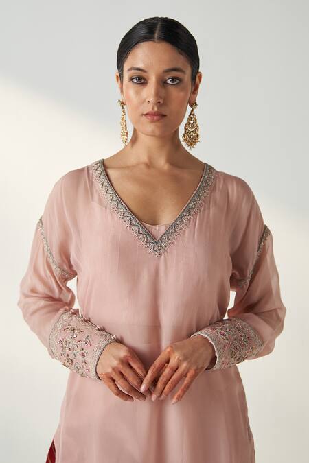 Shop Studio Bagechaa Pink Organza, Chanderi, Cotton, Silk Pakhi Blossom Neckline Kurta Pant Set Online at Aza Fashions Shop_Studio Bagechaa_Pink Organza, Chanderi, Cotton, Silk Pakhi Blossom Neckline Kurta Pant Set _Online_at_Aza_Fashions