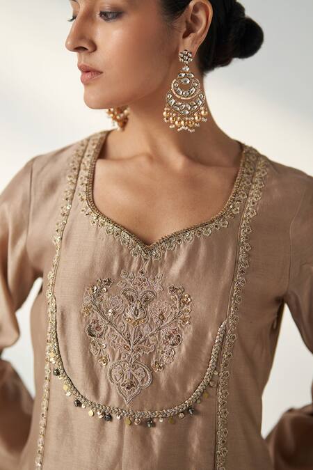 Buy Studio Bagechaa Brown Chanderi, Linen Sequins, Pihu Damask Dori Short Kurta With Tulip Pant Buy_Studio Bagechaa_Brown Chanderi, Linen Sequins, Pihu Damask Dori Short Kurta With Tulip Pant