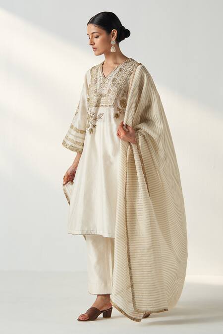 Buy_Studio Bagechaa_Ivory Chanderi, Cotton Sequins, Embroidery V-neck Roop Gul Dori Kurta Pant Set _Online_at_Aza_Fashions