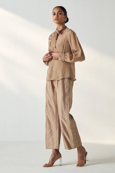 Studio Bagechaa Beige Organza, Chanderi, Cotton Padma Bow Tie Up Collar Shirt Pant Set at Aza Fashions Studio Bagechaa_Beige Organza, Chanderi, Cotton Padma Bow Tie Up Collar Shirt Pant Set _at_Aza_Fashions