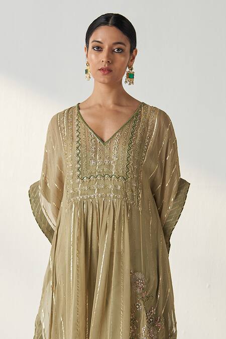 Studio Bagechaa Green Georgette, Chanderi, Cotton Embroidery V-neck Rabhya Florence Kaftan Set Online at Aza Fashions Studio Bagechaa_Green Georgette, Chanderi, Cotton Embroidery V-neck Rabhya Florence Kaftan Set _Online_at_Aza_Fashions