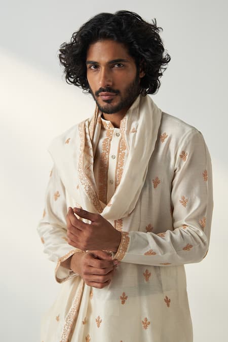 Buy_Studio Bagechaa_Ivory Chanderi Silk Embroidery Khush Dori Kurta Set With Stole _Online_at_Aza_Fashions