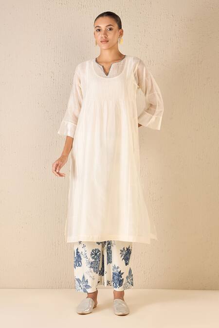 Shivani Bhargava Ivory Chanderi Plain Notched Pintuck Choga Online at Aza Fashions Shivani Bhargava_Ivory Chanderi Plain Notched Pintuck Choga _Online_at_Aza_Fashions