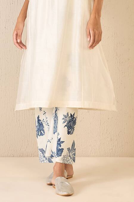 Buy Shivani Bhargava Ivory Chanderi Plain Notched Pintuck Choga Online at Aza Fashions Buy_Shivani Bhargava_Ivory Chanderi Plain Notched Pintuck Choga _Online_at_Aza_Fashions