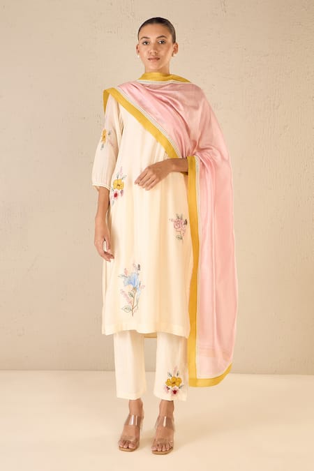 Shivani Bhargava Ivory Chanderi Applique Embroidered Floral Round Petal Patch Kurta Online at Aza Fashions Shivani Bhargava_Ivory Chanderi Applique Embroidered Floral Round Petal Patch Kurta _Online_at_Aza_Fashions