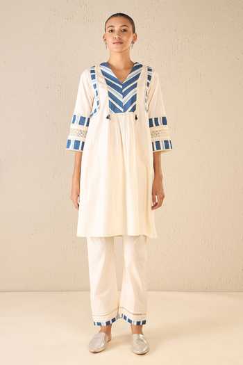Shivani Bhargava_Blue Cotton Lace V-neck Meadow Striped Print Yoke Kurta _Online_at_Aza_Fashions