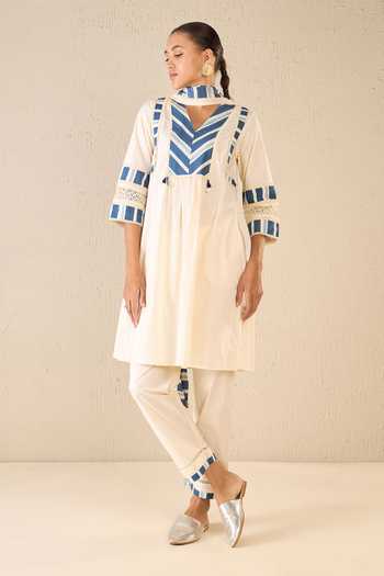 Buy_Shivani Bhargava_Blue Cotton Lace V-neck Meadow Striped Print Yoke Kurta 