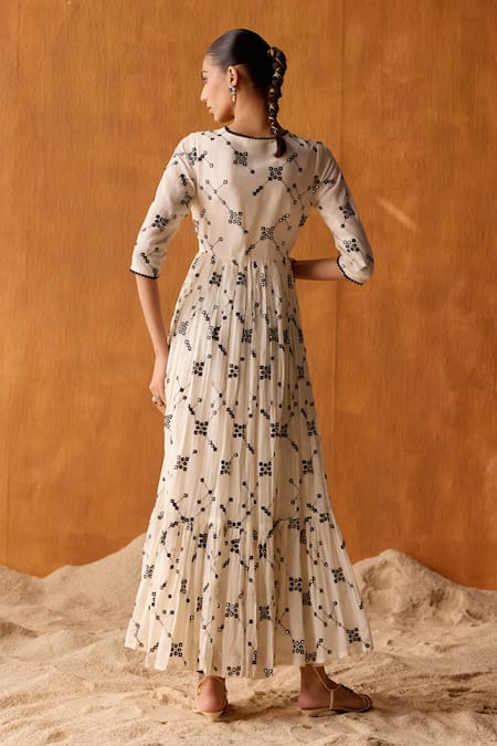 Shop Preevin Black Cotton, Tulle, Net Starlet Flora Thread And Work Angarkha Anarkali Set at Aza Fashions Shop_Preevin_Black Cotton, Tulle, Net Starlet Flora Thread And Work Angarkha Anarkali Set _at_Aza_Fashions