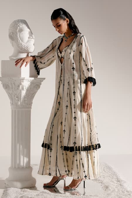 Buy_Preevin_White Cotton Tassels V-, Sweetheart Bloom Star Thread And Mirror Work Set _Online_at_Aza_Fashions