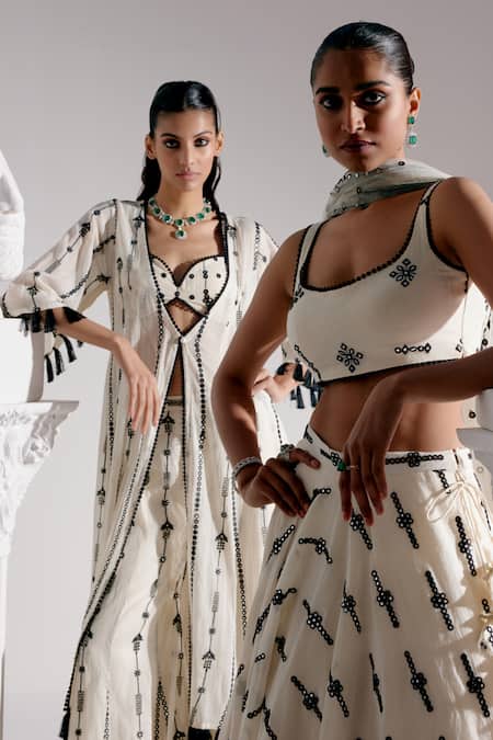 Preevin_White Cotton Tassels V-, Sweetheart Bloom Star Thread And Mirror Work Set _at_Aza_Fashions