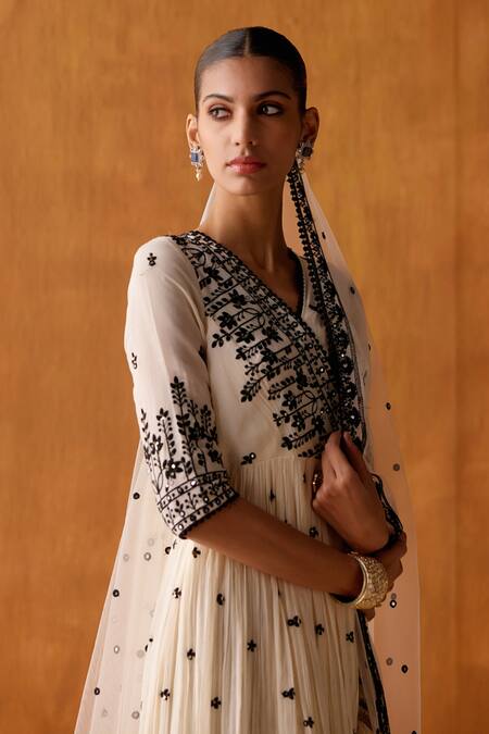 Shop Preevin Black Cotton, Tulle, Net Stellar Flora Thread And Work Angarkha Anarkali Set Online at Aza Fashions Shop_Preevin_Black Cotton, Tulle, Net Stellar Flora Thread And Work Angarkha Anarkali Set _Online_at_Aza_Fashions