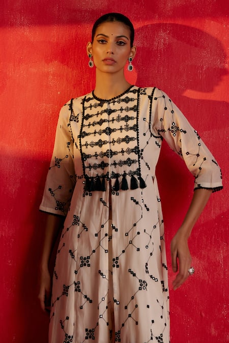 Buy Preevin Black Cotton Mirrors, Embroidery Fleur Jaal Thread And Work Slit Kurta With Pant Online at Aza Fashions Buy_Preevin_Black Cotton Mirrors, Embroidery Fleur Jaal Thread And Work Slit Kurta With Pant _Online_at_Aza_Fashions