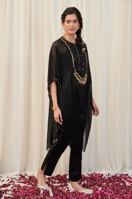 RIRASA Keelak Yoke Embroidered Kurta & Pant Set 