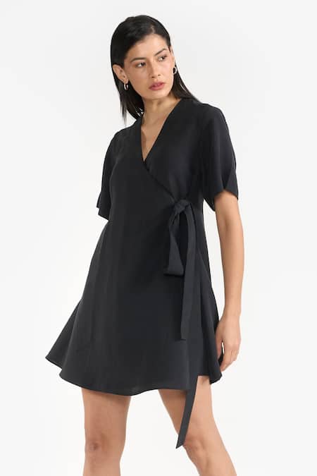Perona Black Cotton Solid V Neck Clara Tie-up Waist Dress Online at Aza Fashions Perona_Black Cotton Solid V Neck Clara Tie-up Waist Dress _Online_at_Aza_Fashions