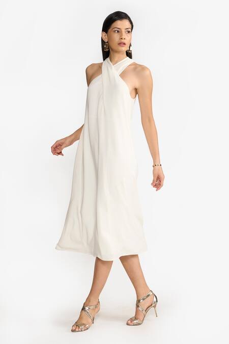 Buy Perona Ivory Cotton Solid Twisted Halter Neck Estrella Maxi Dress Online at Aza Fashions Buy_Perona_Ivory Cotton Solid Twisted Halter Neck Estrella Maxi Dress _Online_at_Aza_Fashions