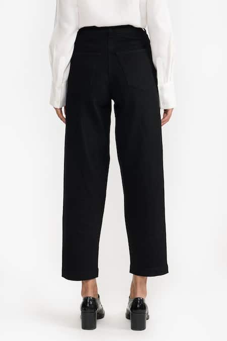 Shop Perona Black Cotton Plain Juliette Barrel Pant at Aza Fashions Shop_Perona_Black Cotton Plain Juliette Barrel Pant _at_Aza_Fashions