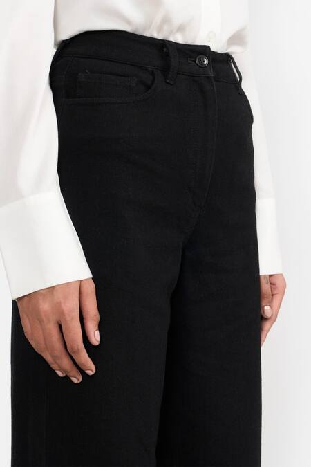 Shop Perona Black Cotton Plain Juliette Barrel Pant Online at Aza Fashions Shop_Perona_Black Cotton Plain Juliette Barrel Pant _Online_at_Aza_Fashions