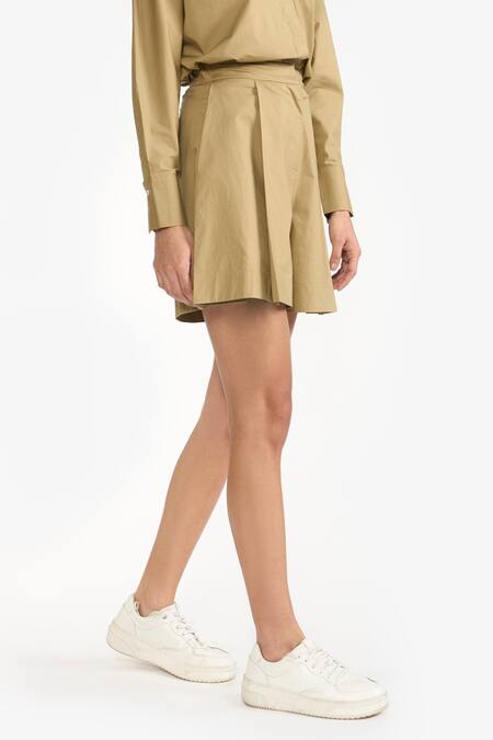 Buy Perona Green Cotton Plain Kimiko Box Pleated Shorts Online at Aza Fashions Buy_Perona_Green Cotton Plain Kimiko Box Pleated Shorts _Online_at_Aza_Fashions