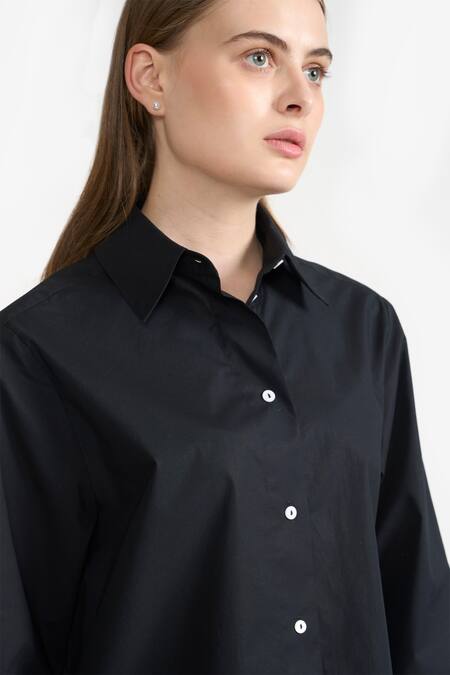 Shop_Perona_Black Cotton Plain Collared Neck Penny Cropped Shirt _Online_at_Aza_Fashions