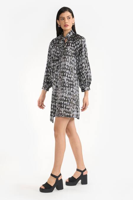 Shop Perona Black Cotton Print Abstract Collared Neck Smara Dress Online at Aza Fashions Shop_Perona_Black Cotton Print Abstract Collared Neck Smara Dress _Online_at_Aza_Fashions