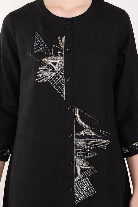 Linen Bloom Black Linen Sequins Round Neck Placement Embroidered Tunic at Aza Fashions Linen Bloom_Black Linen Sequins Round Neck Placement Embroidered Tunic _at_Aza_Fashions