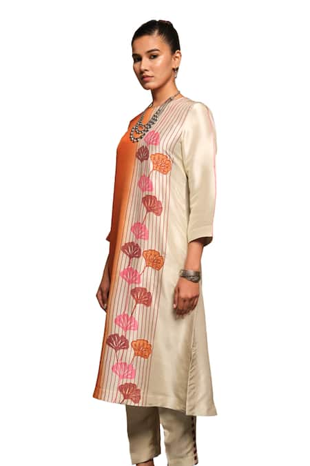 Avni Bhuva Daidai Wildbloom Striped Pattern Kurta With Pant 