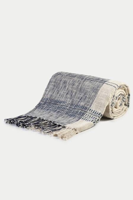 Design Gaatha Cream 100% Cotton Print Handwoven Chequered Pattern Bed Cover Online at Aza Fashions Design Gaatha_Cream 100% Cotton Print Handwoven Chequered Pattern Bed Cover_Online_at_Aza_Fashions