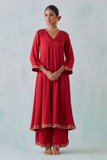 Ikshita Choudhary Red Satin, Organza Embroidery, Sequins V-neck Hand Kurta Set Online at Aza Fashions Ikshita Choudhary_Red Satin, Organza Embroidery, Sequins V-neck Hand Kurta Set _Online_at_Aza_Fashions