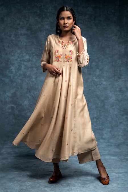 Suvastram Chanderi Ditsy Embroidered Centre Panelled Kurta With Palazzo 