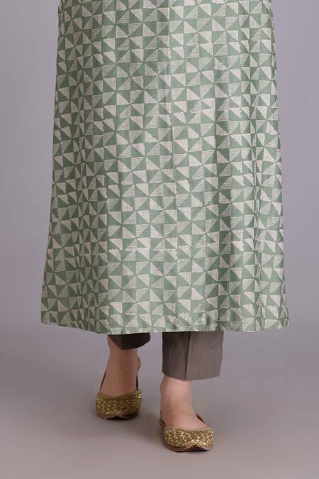 Buy_Suvastram_Green Chanderi Silk, Cotton Sequins Keyhole Neck Geometric Print Kurta Pant Set _Online_at_Aza_Fashions