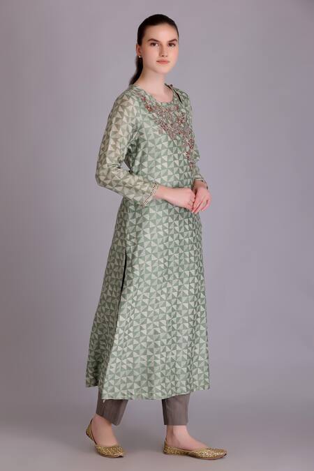 Shop_Suvastram_Green Chanderi Silk, Cotton Sequins Keyhole Neck Geometric Print Kurta Pant Set _Online_at_Aza_Fashions