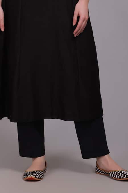 Buy_Suvastram_Black Chanderi Silk, Cotton Sequins Split V-neck Embroidered Kurta Pant Set _Online_at_Aza_Fashions