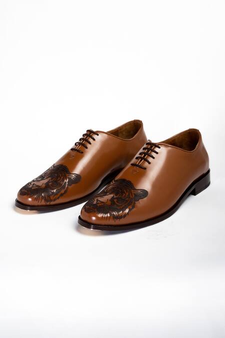 Buy Aniket Gupta Brown Embroidery Shera Tiger Motif Pattern Leather Shoes Online at Aza Fashions Buy_Aniket Gupta_Brown Embroidery Shera Tiger Motif Pattern Leather Shoes_Online_at_Aza_Fashions