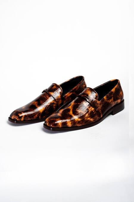 Buy_Aniket Gupta_Brown Scales Twist Pattern Shoes _Online_at_Aza_Fashions