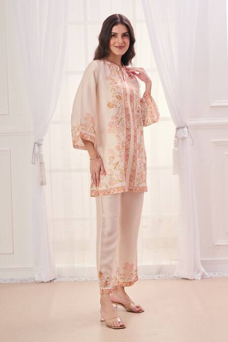 Shop Taroob Cream Silk, Linen Embroidery Split V-neck Floral Hand Kurta And Pant Set Shop_Taroob_Cream Silk, Linen Embroidery Split V-neck Floral Hand Kurta And Pant Set