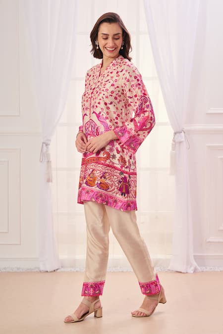 Shop Taroob Cream Silk, Linen Embroidery V-neck Mughal Art Kurta And Pant Set Shop_Taroob_Cream Silk, Linen Embroidery V-neck Mughal Art Kurta And Pant Set