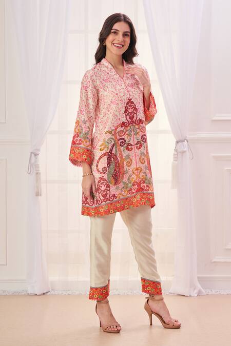 Shop Taroob Cream Silk, Linen V-neck Paisley Print Kurta And Pant Set Shop_Taroob_Cream Silk, Linen V-neck Paisley Print Kurta And Pant Set