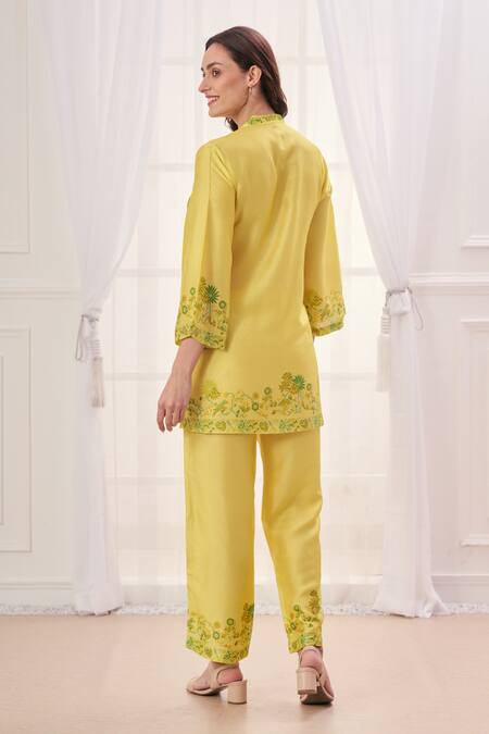 Shop Taroob Yellow Silk, Linen Embroidery Split V-neck Floral Hand Work Kurta And Pant Set at Aza Fashions Shop_Taroob_Yellow Silk, Linen Embroidery Split V-neck Floral Hand Work Kurta And Pant Set_at_Aza_Fashions