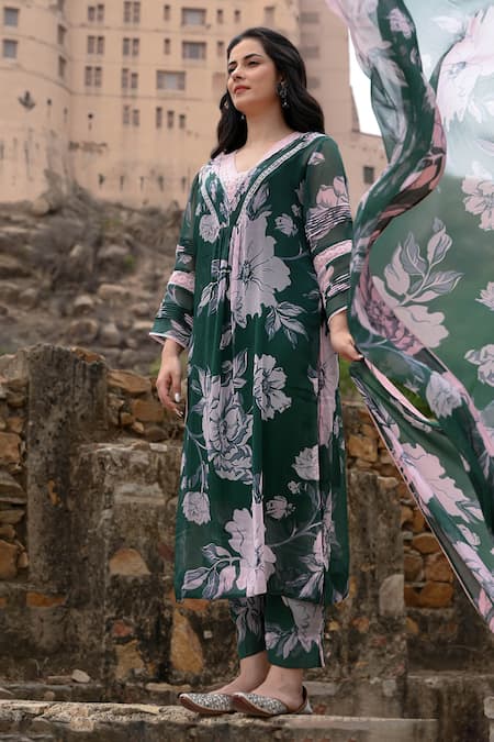 NUHH Green 50% Polyester Printed Floral V Neck Kurta Set