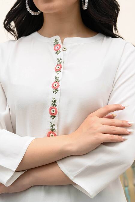 Nuhh_White Cotton Embroidery Mandarin Collar Floral Thread Placement Kurta Set _Online_at_Aza_Fashions